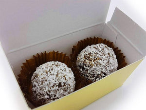 2 Chocoladetruffels in gouden doosje met eigen etiket